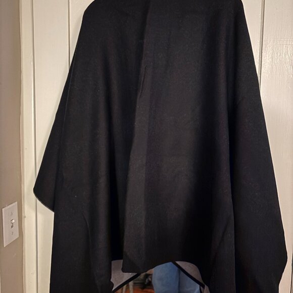 NWT Burberry Charcoal Plaid Cape/Wrap - Picture 7 of 7